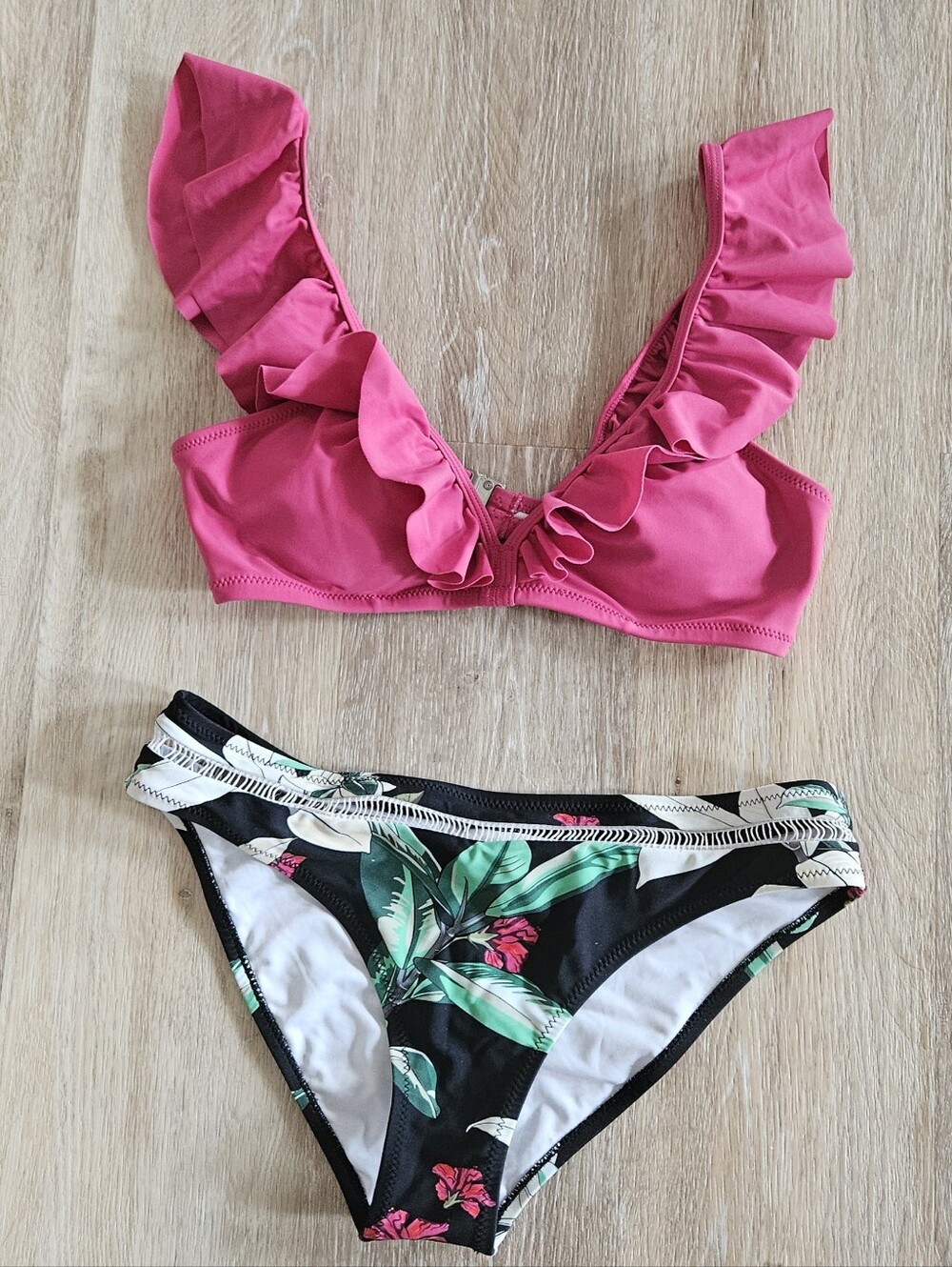 Women's size small ruffle 2 piece bikini swimsuit set fuschia pink black floral